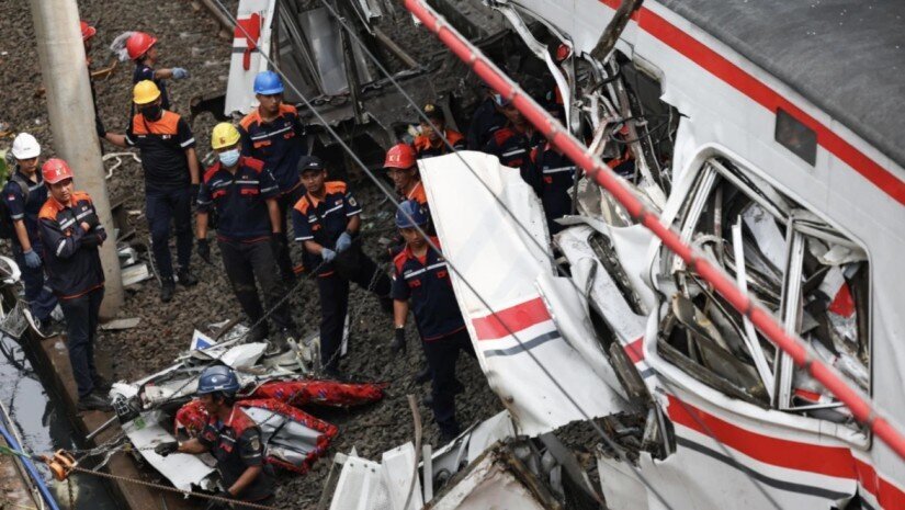 სასწრაფოდ…. „საშინელი კადრები რკინიგზიდან: მატარებლების შეჯახებას 14 ადამიანის სიცოცხლე ემსხვერპლა, ათობით დაშავებულია