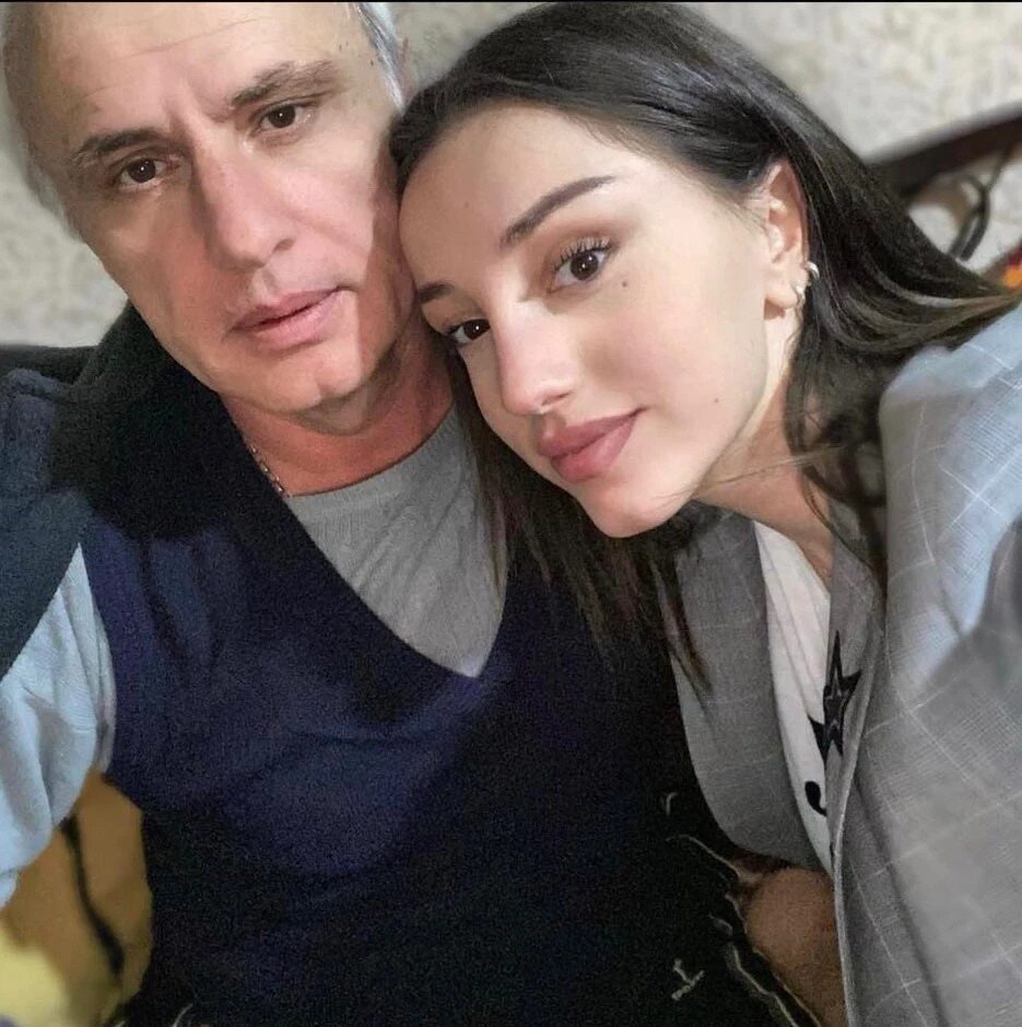 „როგორ ჰგავხარ მამას…“ – ვინ არის ნუცა ბუზალაძის უსიმპათიურესი მამა, რომლის შესახებაც ბევრმა არ იცის ? - ფოტო 2